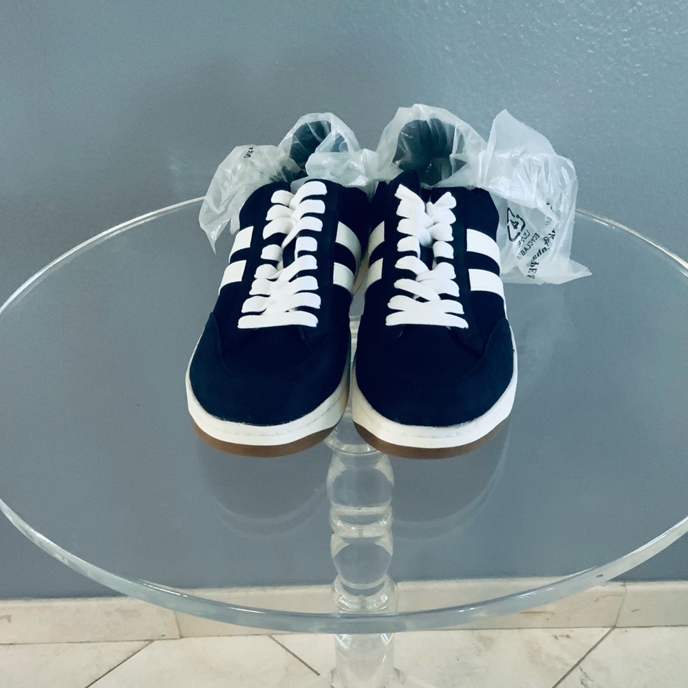 Navy blue Sneakers. - Picture 4 of 12